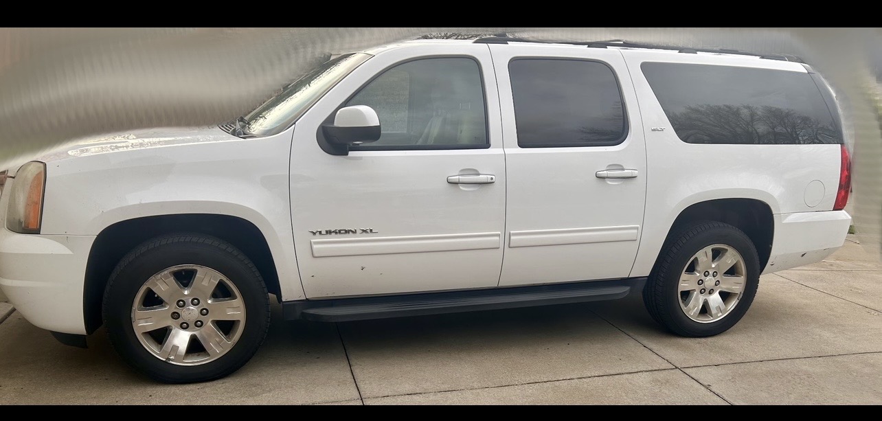 Used 2012 GMC Yukon XL SLT w/ SLT-2 Equipment Package AWD/4WD image 1