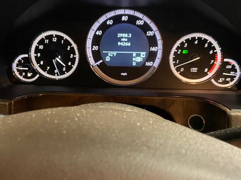 Used 2010 Mercedes-Benz E 350 4MATIC Sedan image 9