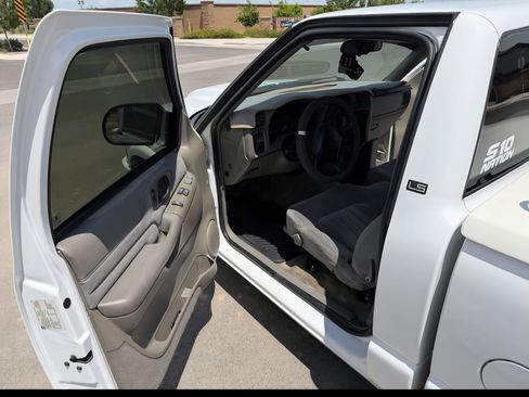 Used 2002 Chevrolet S10 Pickup LS w/ LS Preferred Equipment Group RWD image 11