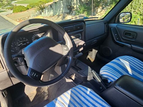 Used 1999 Jeep Cherokee Sport image 5