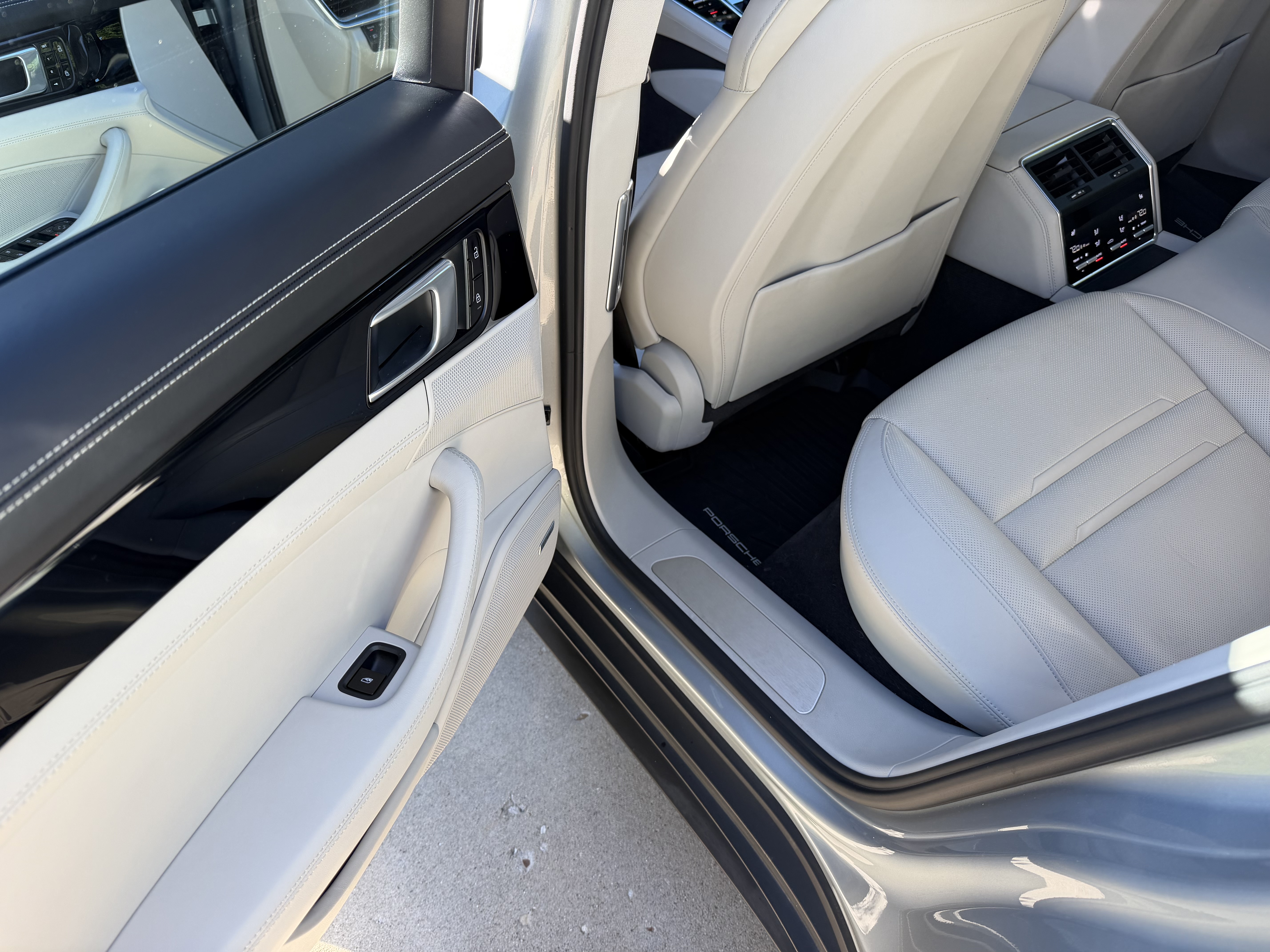 Used 2020 Porsche Panamera 4 E-Hybrid AWD/4WD image 14