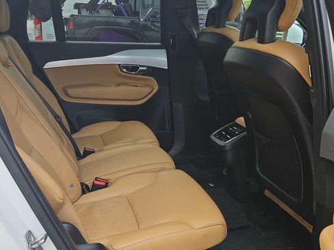 Used 2017 Volvo XC90 T6 Momentum w/ Vision Package image 10