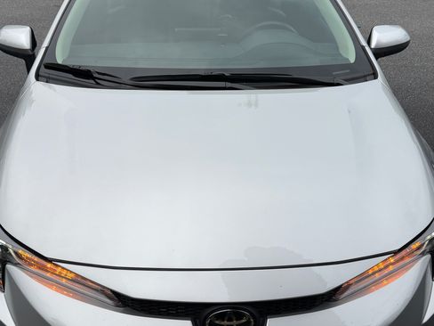 Used 2025 Toyota Corolla LE FWD image 1