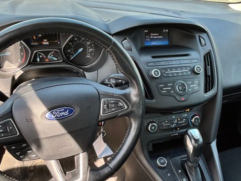 Used 2016 Ford Focus SE w/ SE Sport Package image 14
