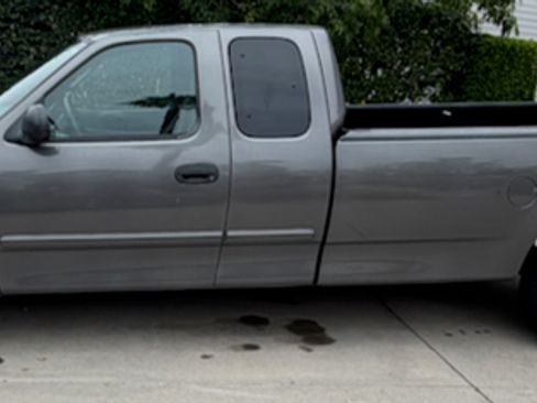 Used 2004 Ford F150 XLT RWD image 2