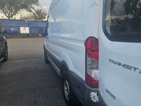 Used 2018 Ford Transit 250 130 Medium Roof image 5