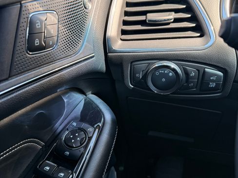 Used 2020 Ford Edge Titanium w/ Equipment Group 301A AWD/4WD image 31