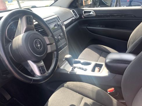 Used 2013 Jeep Grand Cherokee Laredo w/ Laredo E Group image 6