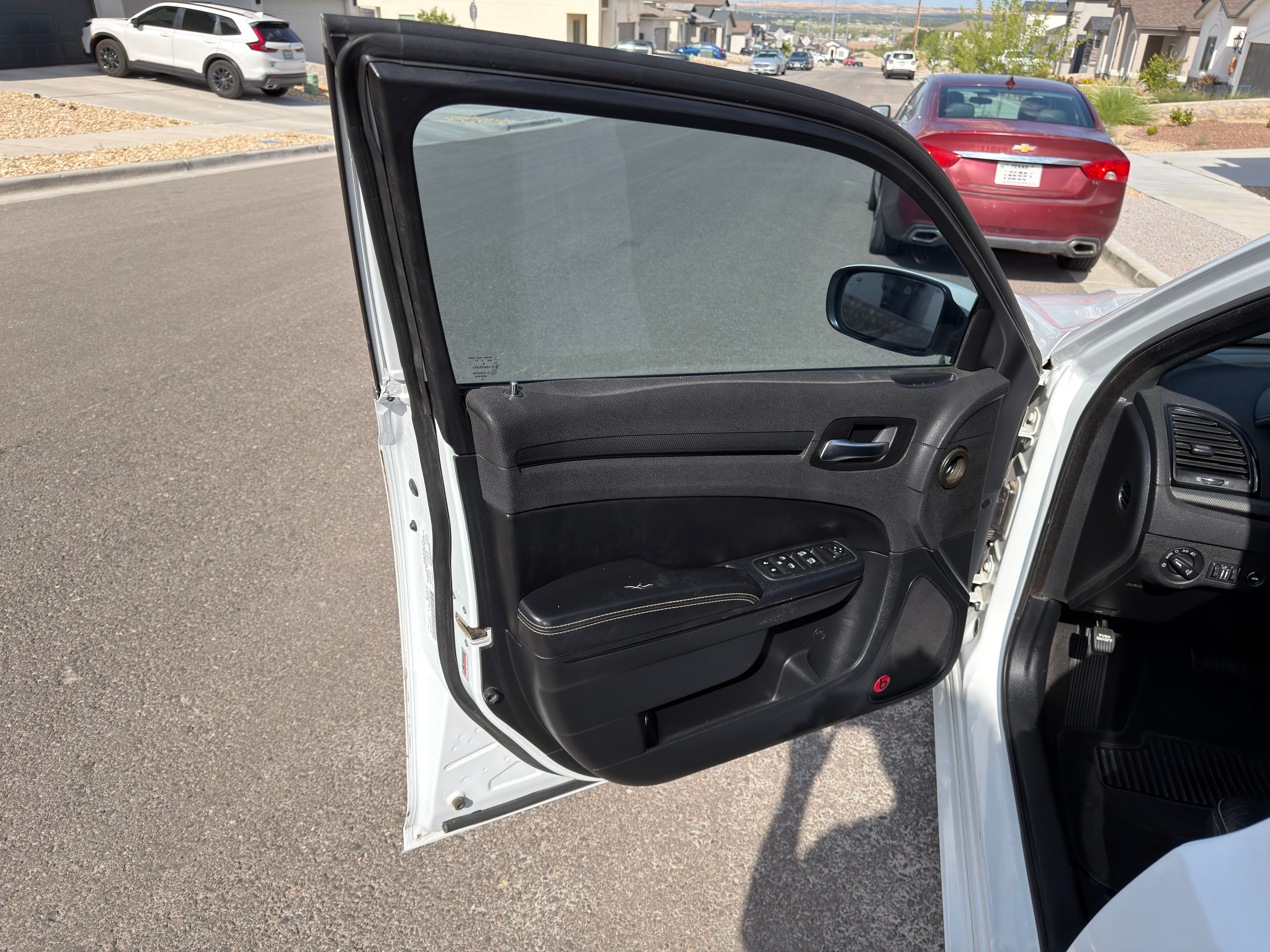 Used 2013 Chrysler 300 S RWD image 5