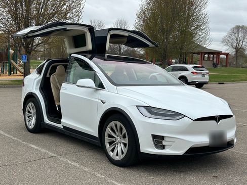 Used 2017 Tesla Model X 75D AWD/4WD image 22