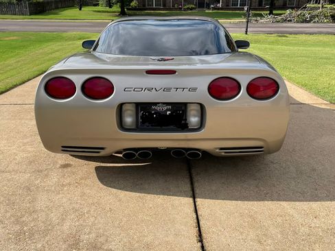 Used 2002 Chevrolet Corvette Coupe w/ Preferred Equipment Group2 RWD image 5