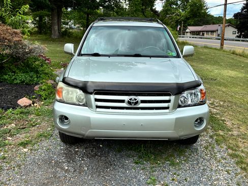 Used 2007 Toyota Highlander 4WD V6 w/ 3rd Row image 2