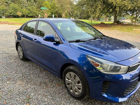 Used 2019 Kia Rio S FWD image 2