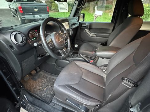 Used 2016 Jeep Wrangler Sport w/ Quick Order Package 23S AWD/4WD image 14