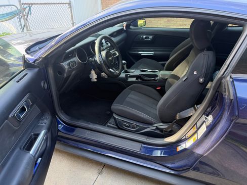 Used 2018 Ford Mustang GT RWD image 11