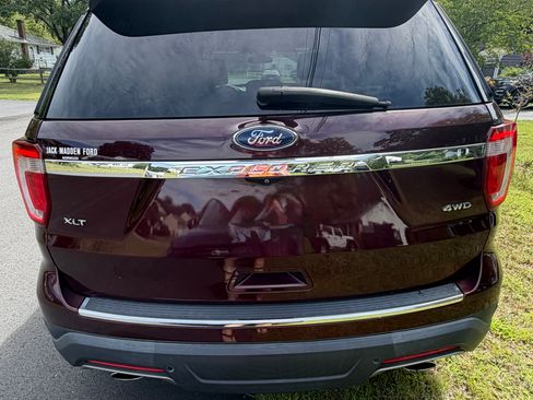 Used 2018 Ford Explorer XLT w/ Equipment Group 202A AWD/4WD image 12