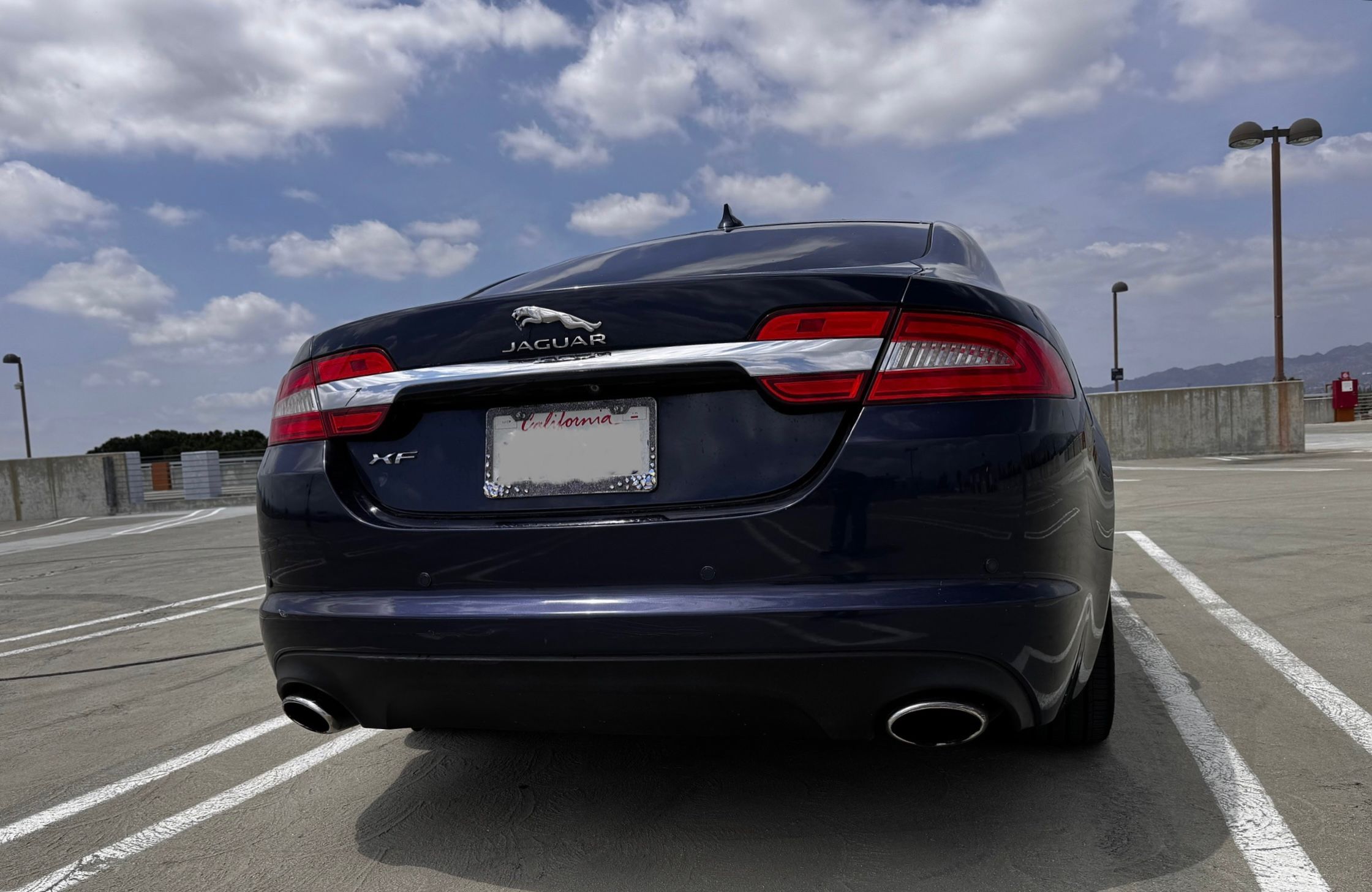 Used 2015 Jaguar XF Premium RWD image 5