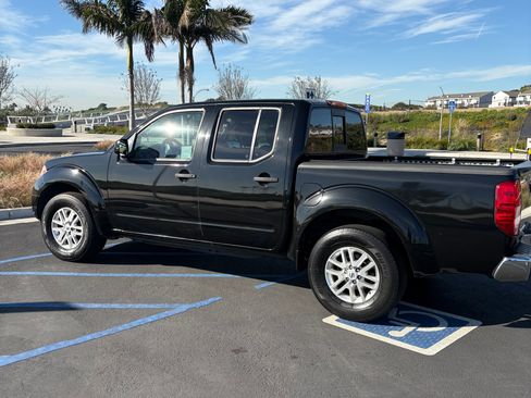 Used 2016 Nissan Frontier SV image 1
