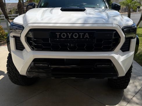 Used 2025 Toyota Tacoma TRD Pro AWD/4WD image 4