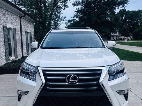 Used 2019 Lexus GX 460 Premium AWD/4WD image 2