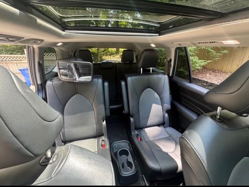 Used 2024 Toyota Grand Highlander AWD image 12