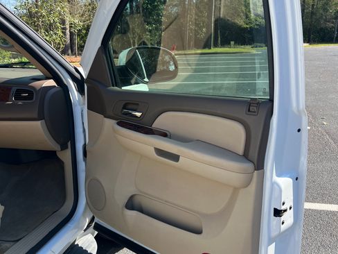 Used 2009 Chevrolet Suburban LT image 21