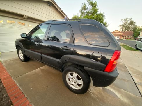 Used 2005 Kia Sportage LX FWD image 2