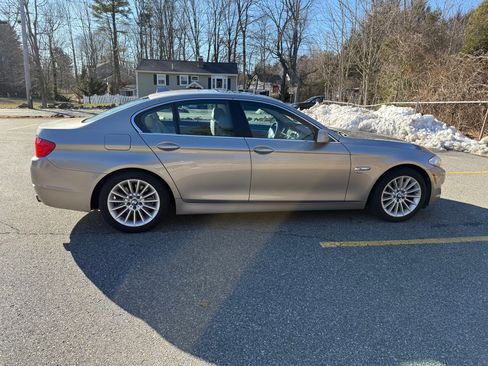 Used 2011 BMW 535i xDrive Sedan image 4