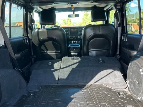 Used 2019 Jeep Wrangler Unlimited Sahara image 19