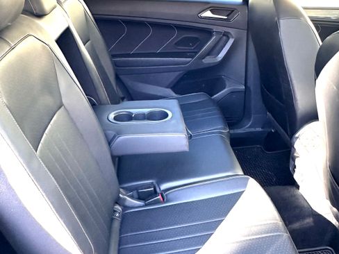 Used 2022 Volkswagen Tiguan SE image 11