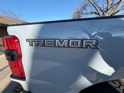 Used 2025 Ford F250 Lariat w/ Lariat Ultimate Package image 9