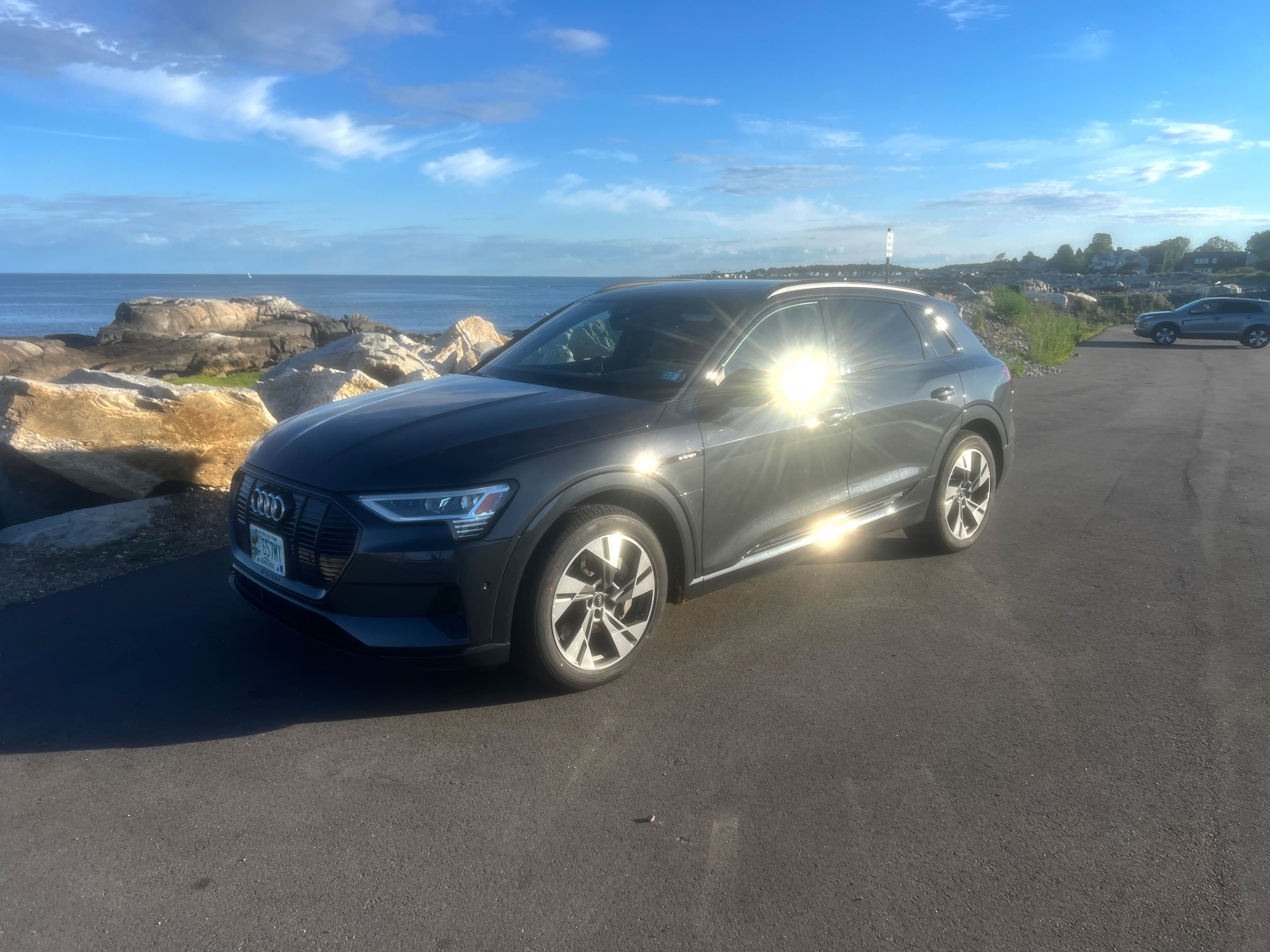 Used 2021 Audi e-tron Premium w/ Convenience Plus Package AWD/4WD image 2