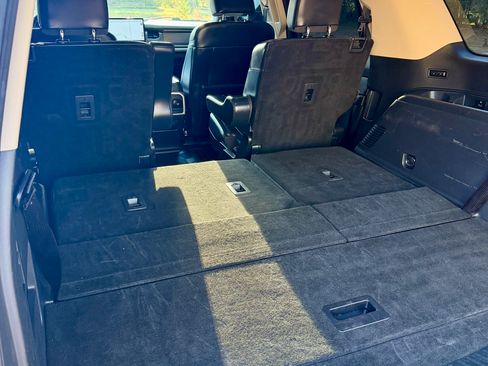 Used 2022 Ford Expedition XLT image 16