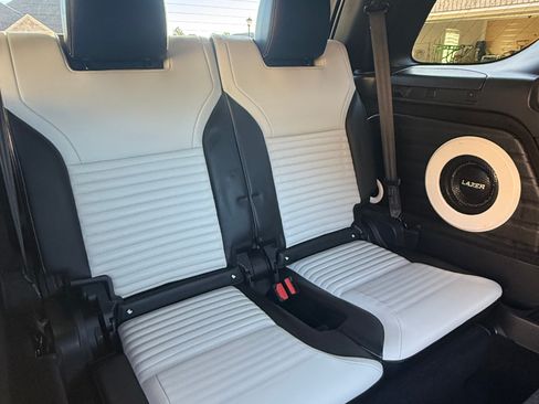 Used 2021 Land Rover Discovery S R-Dynamic image 14