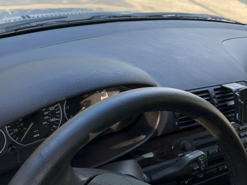 Used 2002 BMW 330xi Sedan image 13