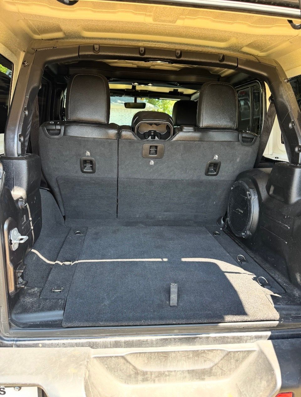 Used 2021 Jeep Wrangler Unlimited Sahara AWD/4WD image 13