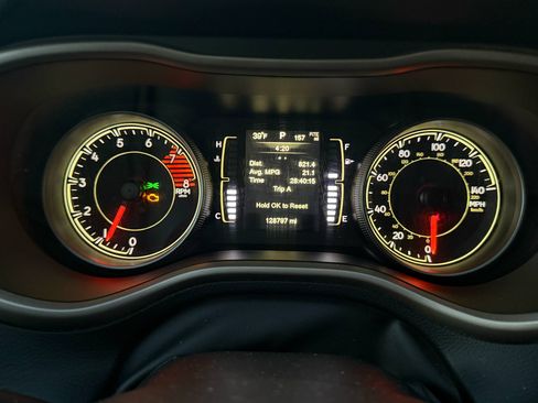 Used 2016 Jeep Cherokee Latitude w/ Comfort/Convenience Group image 14