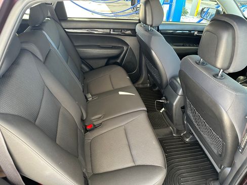 Used 2011 Kia Sorento LX image 27