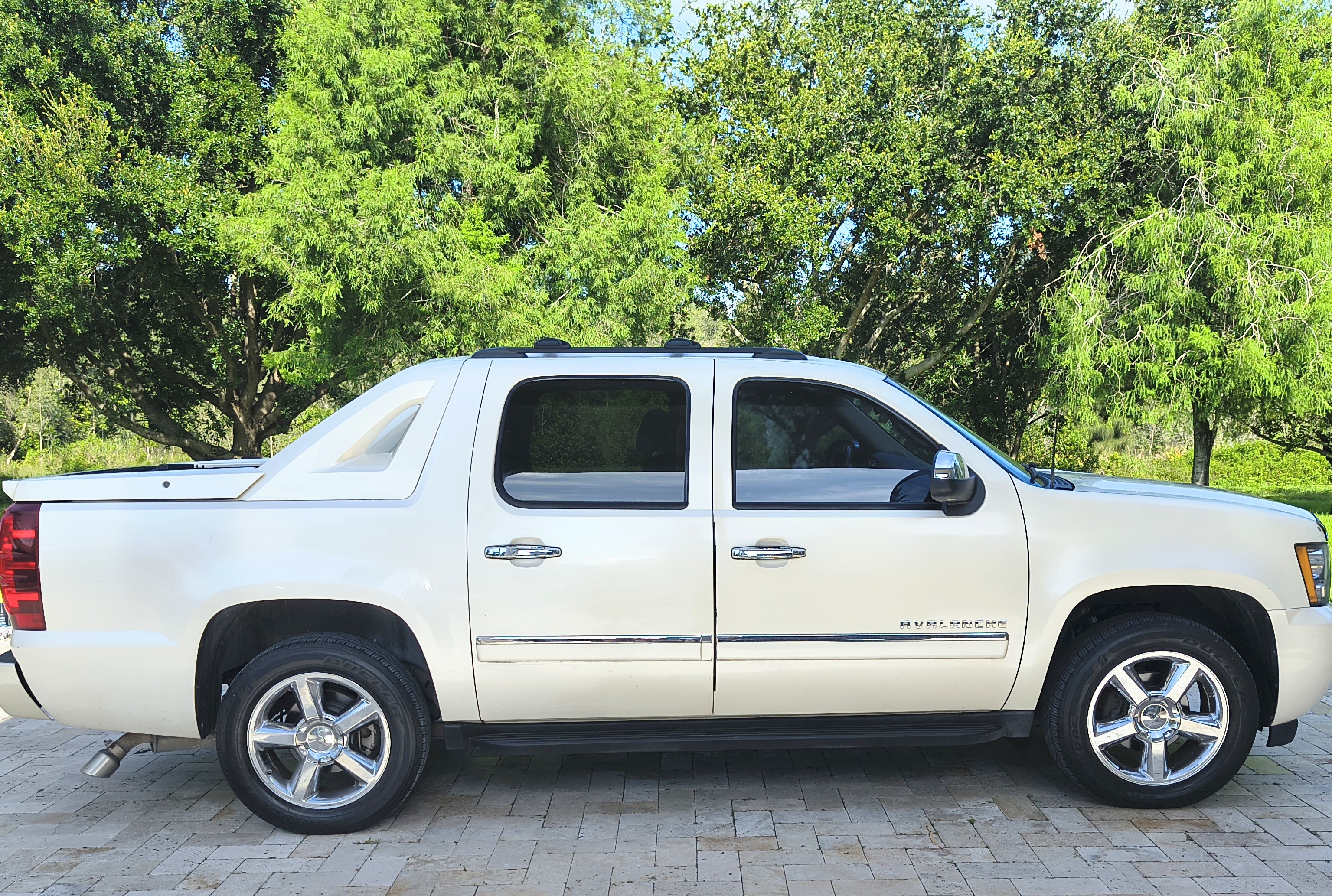 Used 2012 Chevrolet Avalanche LTZ AWD/4WD image 1