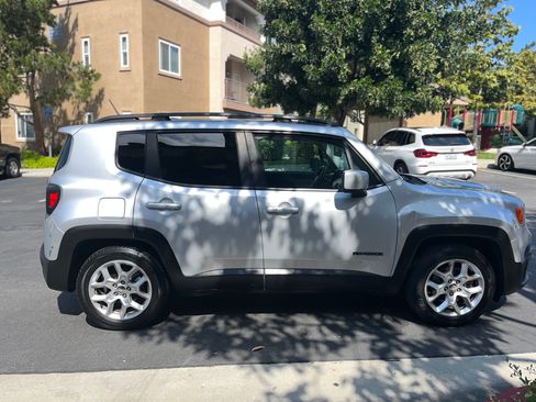 Used 2016 Jeep Renegade Latitude w/ Safety & Security Group image 1