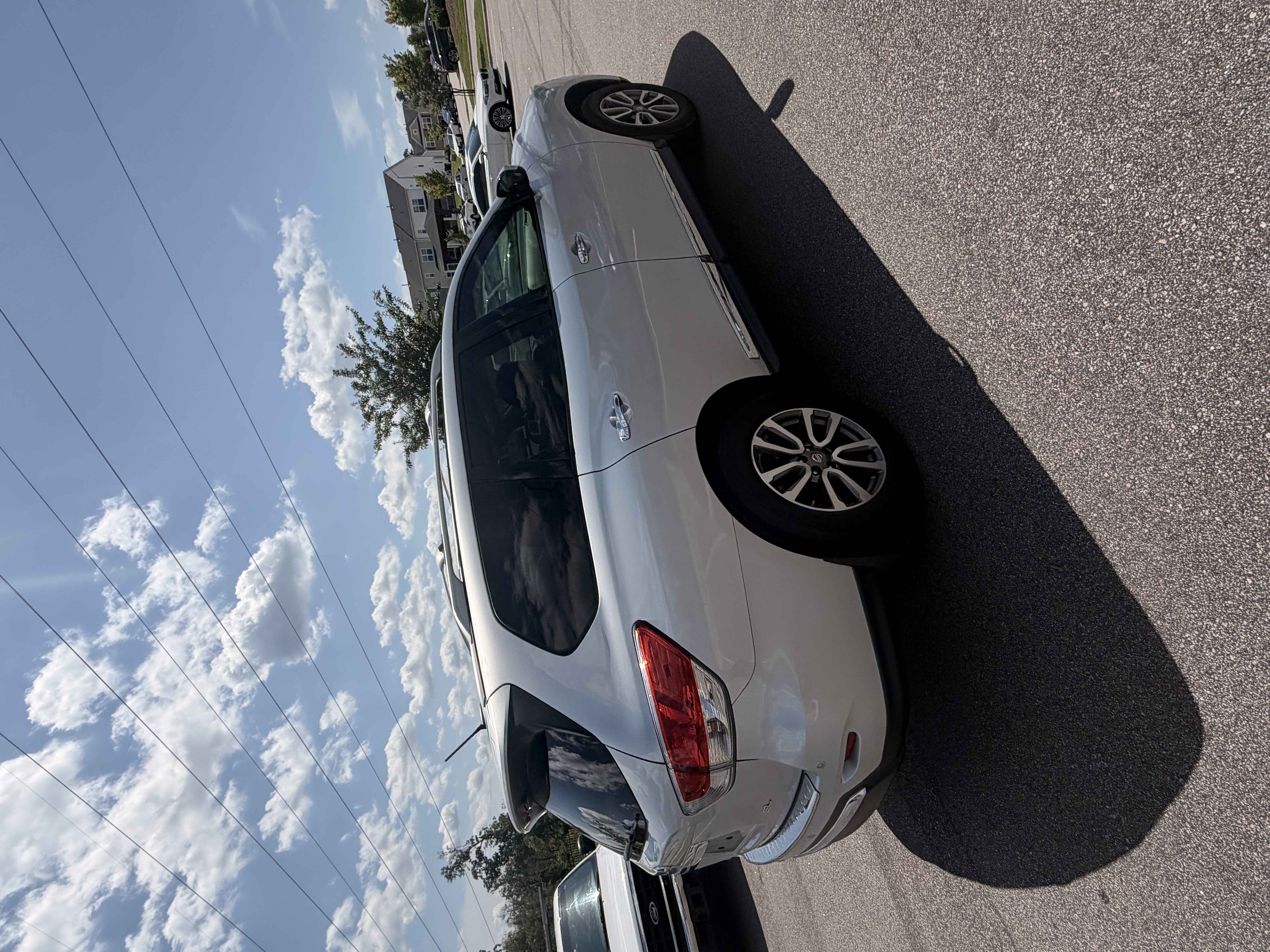Used 2014 Nissan Pathfinder SL w/ SL Tech Package FWD image 9