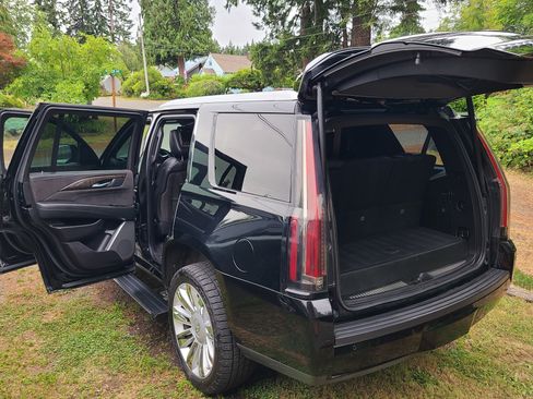 Used 2015 Cadillac Escalade Platinum AWD/4WD image 8