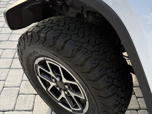 Used 2025 Jeep Wrangler Unlimited Rubicon image 28