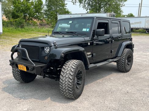 Used 2013 Jeep Wrangler Unlimited Sahara w/ Dual Top Group image 10