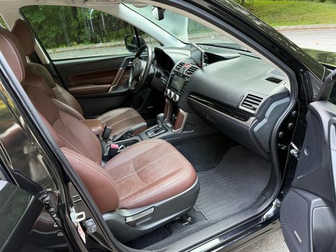 Used 2017 Subaru Forester 2.5i Touring AWD/4WD image 14