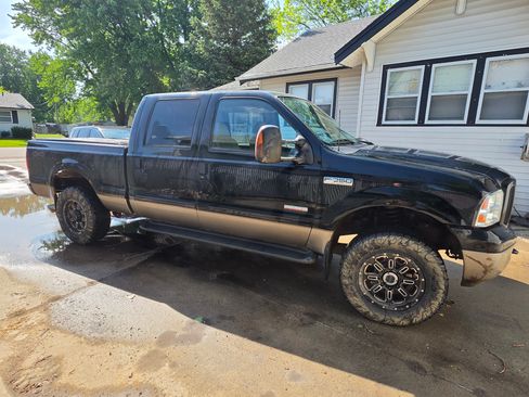 Used 2005 Ford F250 Lariat AWD/4WD image 6