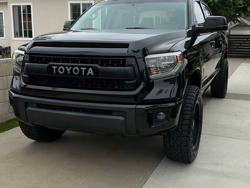 Used 2014 Toyota Tundra SR5 w/ SR5 Upgrade Package image 1