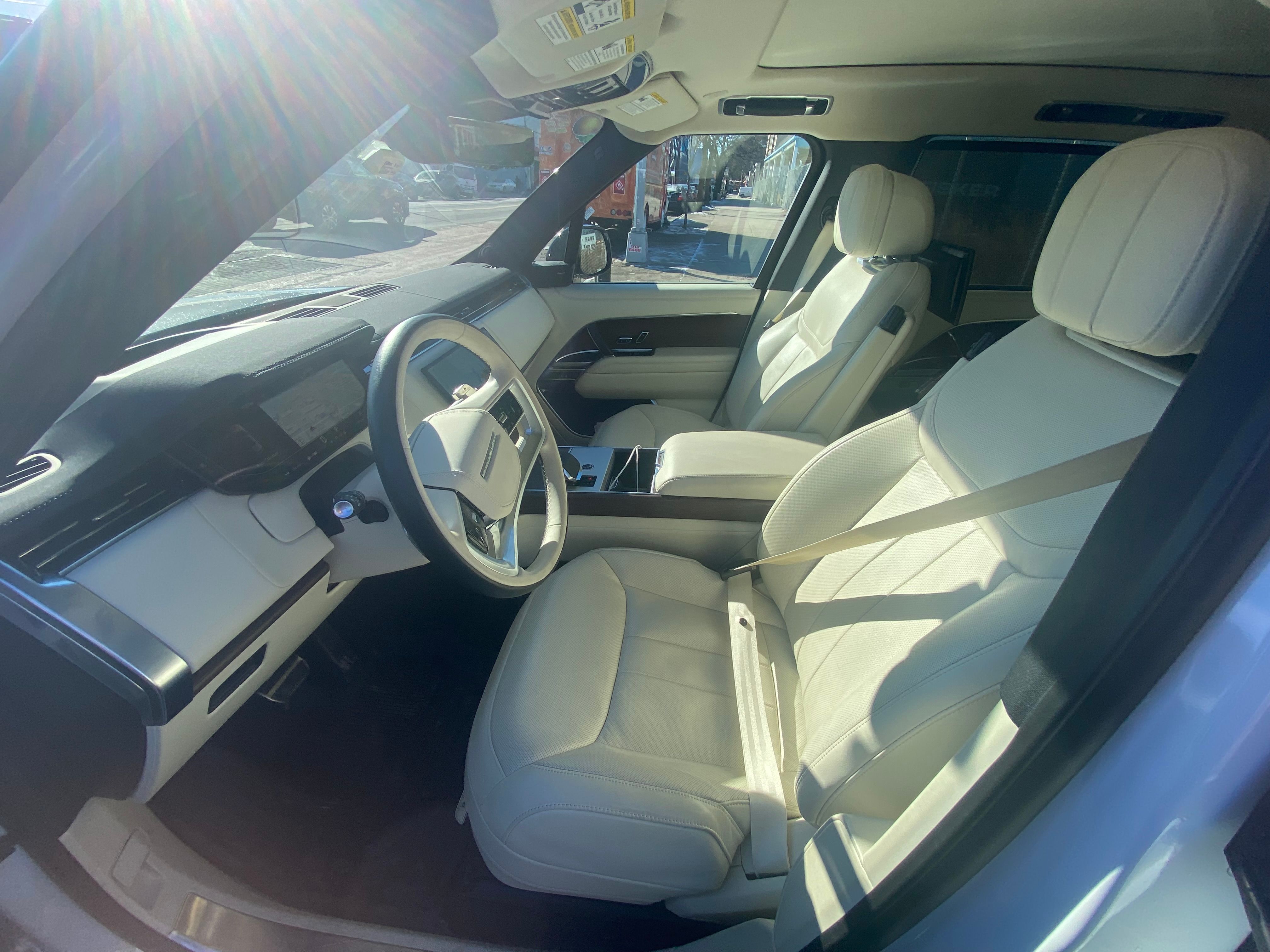 Used 2024 Land Rover Range Rover Long Wheelbase SE AWD/4WD image 14