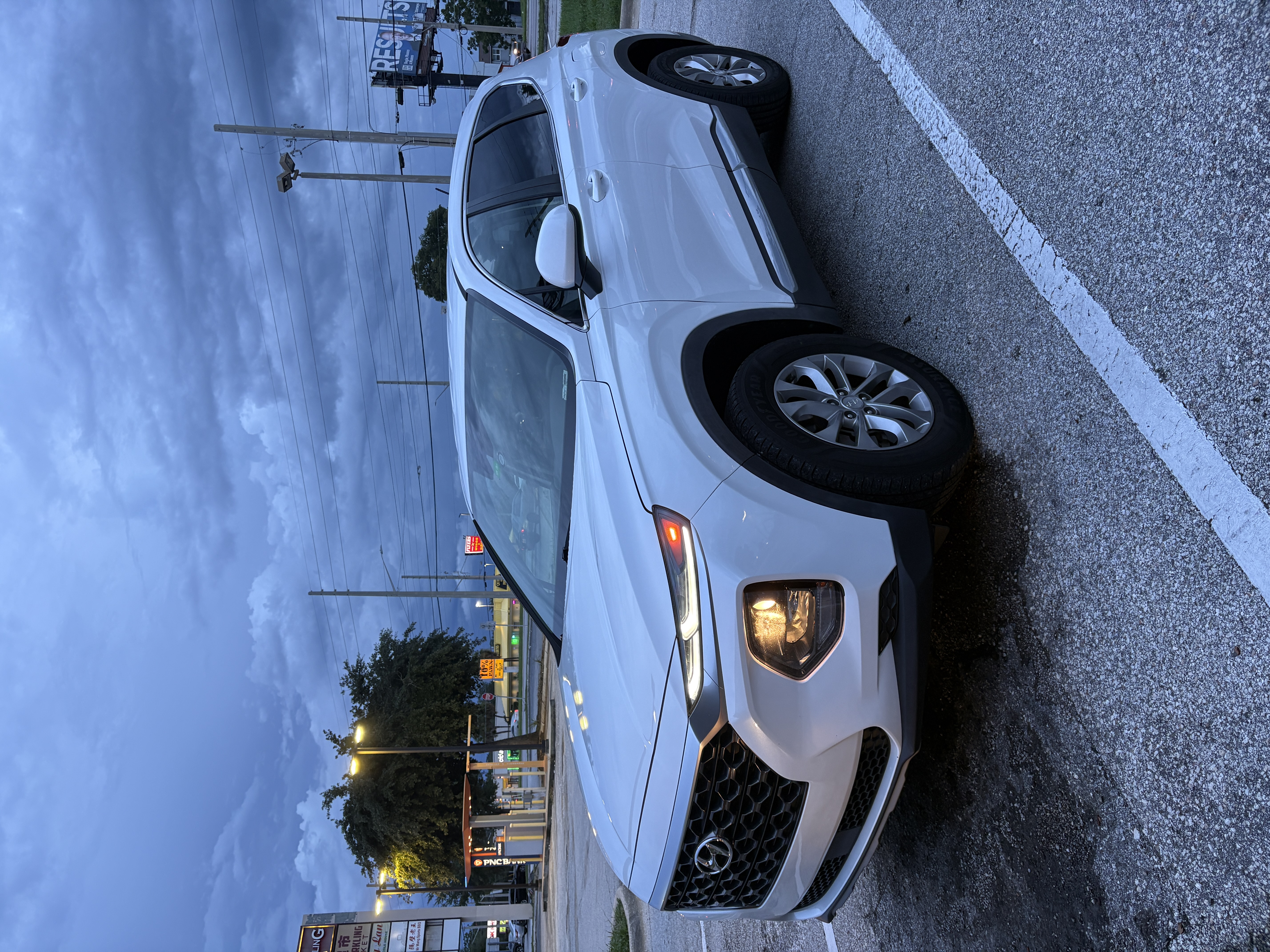 Used 2019 Hyundai Santa Fe SE FWD image 1