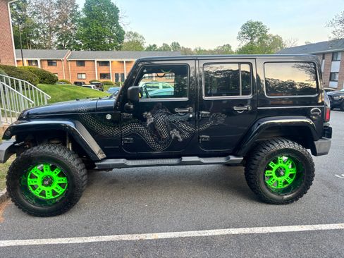 Used 2014 Jeep Wrangler Unlimited Sahara AWD/4WD image 2